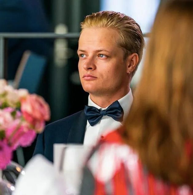 未成年女性称被爱泼斯坦当＂孵化器＂ 还遭公司高管强奸