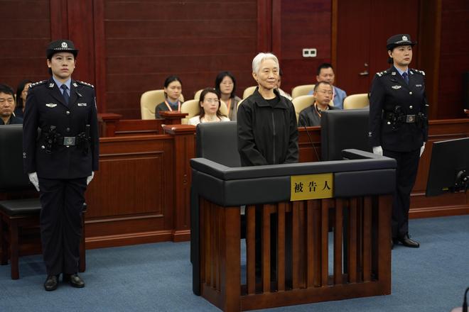 受贿1.17亿 湖南省政协原主席李微微被判无期