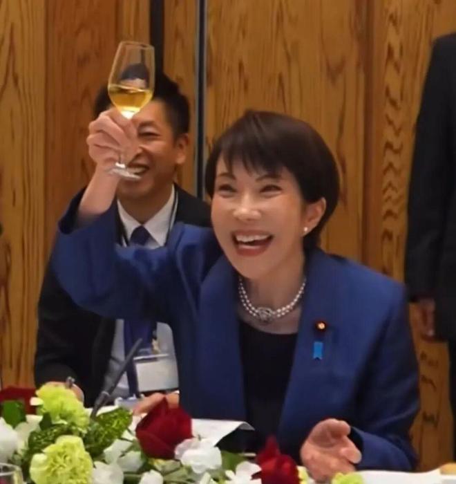 高市早苗又＂失言＂ 称日政府靠日元贬值赚得＂盆满钵满＂